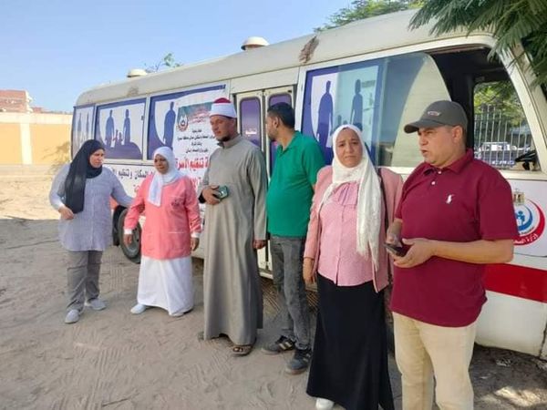 تقديم خدمات طبية وبيطرية وتثقيف صحي خلال قافلتين سكانيتين بمركزي الدلنجات وبدر