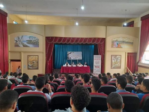 تحت شعار( إيد فى إيد ... هننجح أكيد ) مركز إعلام دمنهور ينظم ندوة توعوية حول (أهمية مشاركة الشباب في تفعيل المبادرات الرئاسية)