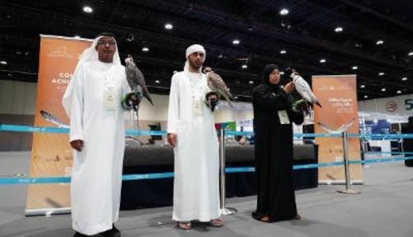 نادي صقّاري الإمارات يُقدّم عروضاً حيّة مُبهرة لزوار مؤتمر آيروس 2024