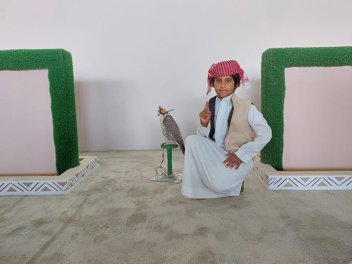 محمد ثقل.. سن الرابعة انطلاقتي وأملك 8 طيور وأبحث عن المركز الاول في سباق كأس نادي الصقور