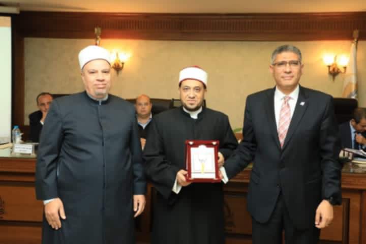 محافظ الجيزه المهندس عادل النجار يكرم "الإمام المثالي" الشيخ شريف إبراهيم